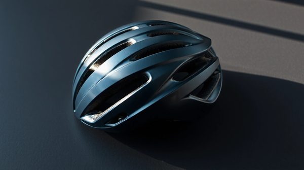 Découvrez le casque vélo route léger et stylé pour femme